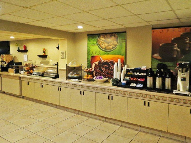 La Quinta Inn By Wyndham Cocoa Beach-Port Canaveral Restaurant bilde